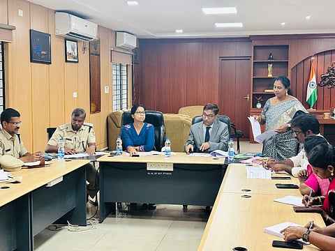 ಬಳ್ಳಾರಿಯ ಎಸ್ಪಿ ಕಚೇರಿಯಲ್ಲಿ ಆಯೋಜಿಸಿದ್ದ ಜಿಲ್ಲಾ ಮಟ್ಟದ ಕಾರ್ಯಪಡೆ ಸಭೆಯಲ್ಲಿ ಎಸ್ಪಿ ಸುಮನ್ ಡಿ.ಪನ್ನೇಕರ್, ಹಿರಿಯ ಸಿವಿಲ್ ನ್ಯಾಯಾಧೀಶ ರಾಜೇಶ್ ಎನ್.ಹೊಸಮನೆ, ಎಎಸ್ಪಿ ನವೀನ್ ಕುಮಾರ್, ಮಕ್ಕಳ ಕಲ್ಯಾಣ ಸಮಿತಿ ಜಿಲ್ಲಾಧ್ಯಕ್ಷೆ ತ್ರಿವೇಣಿ ಪತ್ತಾರ್ ಇತರರಿದ್ದರು.