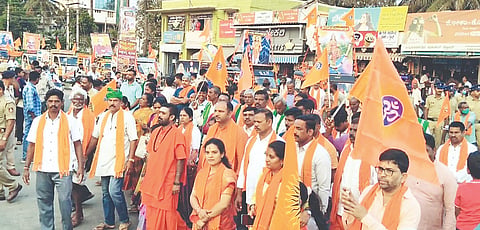 ಪಾಂಡವಪುರ ಪಟ್ಟಣದಲ್ಲಿ ಆರ್‌ಎಸ್‌ಎಸ್ ಸಂಘಟನೆಗೆ ನೂರು ವರ್ಷ ತುಂಬಿದ ಹಿನ್ನೆಲೆಯಲ್ಲಿ ಹಿಂದೂ ಸಮಾಜೋತ್ಸವ ನಡೆಯಿತು.
