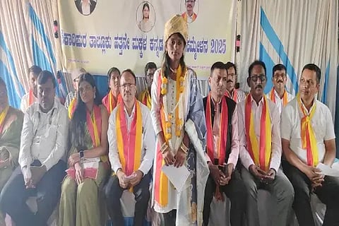 ಶಿಕಾರಿಪುರದಲ್ಲಿ ಆಯೋಜಿಸಿದ್ದ ಮಕ್ಕಳ 10ನೇ ಸಾಹಿತ್ಯ ಸಮ್ಮೇಳನದಲ್ಲಿ ಸರ್ವಾಧ್ಯಕ್ಷೆ ಬಿ.ಎಲ್.ರುಕ್ಮಿಣಿ ಮಾತನಾಡಿದರು. ಡಿ.ಮಂಜುನಾಥ, ಜಿ.ಅಮೃತಾ, ಬಿ.ಪಾಪಯ್ಯ, ಎಚ್.ಎಸ್.ರಘು ಇತರರಿದ್ದರು.