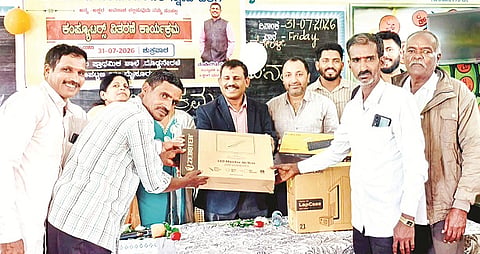 ಬೆಟ್ಟದಪುರ ಗ್ರಾಮ ಪಂಚಾಯಿತಿ ಕಾರ್ಯಾಲಯದಲ್ಲಿ ಆಯೋಜಿಸಿದ್ದ ಸಭೆಯನ್ನು ಗಣ್ಯರು ಉದ್ಘಾಟಿಸಿದರು. ಬಿ.ವಿ ರವಿ, ಮಂಜುನಾಥ್, ಪಾಂಡು, ಶ್ರೀನಿಧಿ, ನಿರಂಜನ್, ಶಿವಕುಮಾರಿ, ಮಾನಸಾ, ಜ್ಯೋತಿ ಇದ್ದರು.
