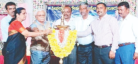  ವಿವೇಕಾನಂದ ಪ್ರೌಢಶಾಲೆ ಹಾಗೂ ಪದವಿಪೂರ್ವ ಕಾಲೇಜಿನ ಸಂಯುಕ್ತಾಶ್ರಯದಲ್ಲಿ ಆಯೋಜಿಸಿದ್ದ ವಿವೇಕಾನಂದ ಜಯಂತಿ ಮತ್ತು ವಾರ್ಷಿಕೋತ್ಸವವನ್ನು ಗಣ್ಯರು ಉದ್ಘಾಟಿಸಿದರು. 