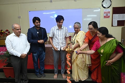 ಬೆಳಗಾವಿಯಲ್ಲಿ ಹಮ್ಮಿಕೊಂಡಿದ್ದ ರಂಗಗೀತೆಗಳ ತರಬೇತಿಯನ್ನು ಬಿ.ಜಯಶ್ರೀ ಉದ್ಘಾಟಿಸಿದರು. ಮೊಹಮ್ಮದ್ ರೋಷನ್, ಡಾ.ಸಾವಿತ್ರಿ ದೊಡ್ಡಣ್ಣವರ, ಸರ್ವಮಂಗಳಾ ಅರಳಿಮಟ್ಟಿ, ವಿಜಯಲಕ್ಷ್ಮೀ ಪಾಟೀಲ, ಉಪೇಂದ್ರಕುಮಾರ ಇತರರಿದ್ದರು.