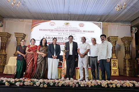 ಭರತೇಶ ಕಾಲೇಜಿನ ವಿವಿಧ ಚಟುವಟಿಕೆಗಳನ್ನು ಗುರುವಾರ  ಪ್ರೊ.ಸಿ.ಎಂ.ತ್ಯಾಗರಾಜ ಉದ್ಘಾಟಿಸಿದರು. ಡಾ.ವಿನೋದ ದೊಡ್ಡಣ್ಣವರ, ಶ್ರೀಪಾಲ ಖೇಮಲಾಪುರೆ, ಹಿರಾಚಂದ ಕಲ್ಮನಿ, ಶಾಲಿನಿ ಚೌಗಲೆ, ಸ್ವಾತಿ ಉಪಾಧ್ಯಾಯ, ನೀತಾ ಗಂಗಾರೆಡ್ಡಿ ಇತರರಿದ್ದರು. 