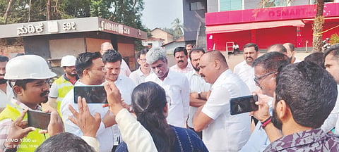 ರಾ.ಹೆ. 66ರ ಕಾಮಗಾರಿ ಸ್ಥಳಕ್ಕೆ ಸಂಸದ ಕೋಟ ಶ್ರೀನಿವಾಸ ಪೂಜಾರಿ, ಶಾಸಕ ಎ.ಕಿರಣ್ ಕುವಾರ್ ಕೊಡ್ಗಿ ಅಧಿಕಾರಿಗಳೊಂದಿಗೆ ಭೇಟಿ ನೀಡಿ ಪರಿಶೀಲಿಸಿದರು. 