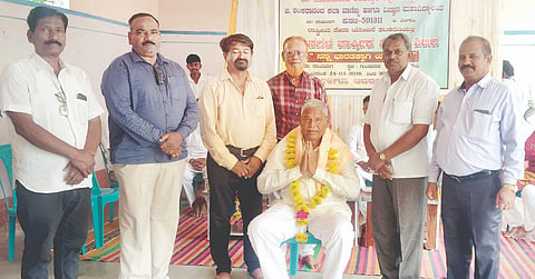 ಗುಂಡವಾಡ ಗ್ರಾಮದಲ್ಲಿ ತಾಪಂ ಮಾಜಿ ಅಧ್ಯಕ್ಷ ಸುಖಮಾರ ಪಾಟೀಲ ಅವರನ್ನು ಸನ್ಮಾನಿಸಲಾಯಿತು. ಗಂಗಾರಾಮ ಪೂಜೇರಿ, ಆರ್.ಎಂ.ಸನದಿ, ಎ.ಎಸ್.ಕಾಂಬಳೆ ಇತರರಿದ್ದರು.