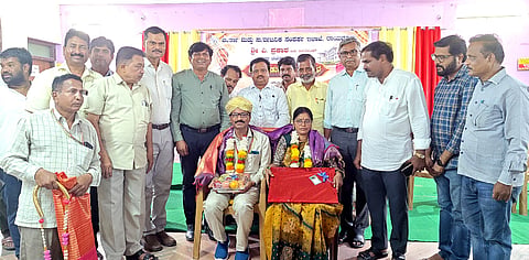 ರಾಯಚೂರಿನ ಕನ್ನಡ ಭವನದಲ್ಲಿ  ವಾರ್ತಾ ಮತ್ತು ಸಾರ್ವಜನಿಕ ಸಂಪರ್ಕ ಇಲಾಖೆ ವತಿಯಿಂದ ಹಮ್ಮಿಕೊಳ್ಳಲಾಗಿದ್ದ  ಸಿನಿ ಆಪರೇಟರ್ ಎ.ಪ್ರಕಾಶ ವಯೋ ನಿವೃತಿ ಕಾರ್ಯಕ್ರಮ ನಡೆಯಿತು. ವಾತಾ ಇಲಾಖೆಯ ಸಹಾಯಕ ನಿರ್ದೇಶಕ ಜಿ.ಸುರೇಶ್, ಕರ್ನಾಟಕ ಕಾರ್ಯನಿರತ ಪತ್ರಕರ್ತರ ಸಂಘದ ಜಿಲ್ಲಾಧ್ಯಕ್ಷ ಆರ್ .ಗುರುನಾಥ, ರಿಪೋರ್ಟರ್ಸ್ ಗಿಲ್ಡ್ ಅಧ್ಯಕ್ಷ ವಿಜಯಕುಮಾರ್ ಜಾಗಟಗಲ್,  ಪತ್ರಕರ್ತರಾದ ಬಸವರಾಜ ನಾಗಡದಿನ್ನಿ, ಅರವಿಂದ್ ಕುಲಕರ್ಣಿ, ಶಿವಮೂರ್ತಿ ಹಿರೇಮಠ, ಚನ್ನಬಸವ ಬಾಗಲವಾಡ, ವೀರರೆಡ್ಡಿ, ಸುಶೀಲೇಂದ್ರ ಕುಲಕರ್ಣಿ ಇದ್ದರು.