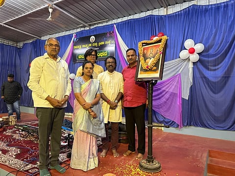 ರಾಮಕೃಷ್ಣ ಸಾಂಸ್ಕೃತಿಕ ಮತ್ತು ಕ್ರೀಡಾ ಸಂಸ್ಥೆಯಿಂದ ಆಯೋಜಿಸಿರುವ ‘ಚಿಂತನ ಮಂಥನ-50’ನೇ ಸಂಚಿಕೆ ಕಾರ್ಯಕ್ರಮದಲ್ಲಿ ಎಚ್.ಜಿ.ಬಸವಲಿಂಗಪ್ಪ, ಚಿನ್ನಸ್ವಾಮಿ ವಡ್ಡಗೆರೆ, ಕಿರಗಸೂರು ಪುರುಷೋತ್ತಮ್, ಲಕ್ಷ್ಮೀಕಿರಣ್, ರಾಜೇಶ್ ಇತರರಿದ್ದರು.