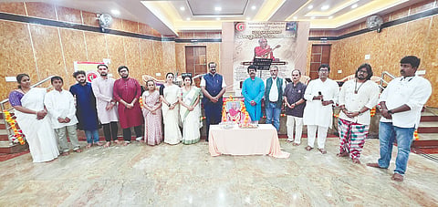 ಕರ್ನಾಟಕ ಸುಗಮ ಸಂಗೀತ ಪರಿಷತ್ತು ಮೈಸೂರು ಘಟಕ, ನಿತಿನ್ಸ್ ನಾದಾಮೃತ ಸ್ಕೂಲ್ ಆಫ್ ಮ್ಯೂಸಿಕ್‌ನಿಂದ ನಗರದಲ್ಲಿ ಮ್ಯಾಂಡೋಲಿನ್ ಪ್ರಸಾದ್ ಅವರ ನಿಧನಕ್ಕೆ  ಶ್ರದ್ದಾಂಜಲಿ ಸಲ್ಲಿಸಲಾಯಿತು. ಡಾ. ನಾಗರಾಜ್ ವಿ. ಬೈರಿ, ಜಯಪ್ಪ ಹೊನ್ನಾಳಿ,  ಡಾ. ಸಂತೋಷ್ ಚೊಕ್ಕಾಡಿ, ನಿತಿನ್ ರಾಜಾರಾಮ್ ಶಾಸ್ತ್ರಿ, ರಶ್ಮಿ ಚಿಕ್ಕಮಗಳೂರು, ದಿವ್ಯಾ ಸಚ್ಚಿದಾನಂದ ಇತರರು ಇದ್ದರು.
