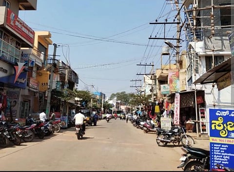 ಶಿಡ್ಲಘಟ್ಟ ನಗರದ ರಸ್ತೆ