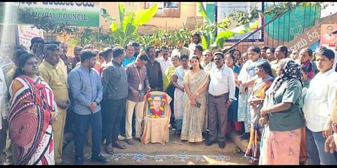 ಪೌರಾಯುಕ್ತೆ ಅಮೃತಾ ಬೆಂಬಲಿಸಿ ನಡೆಸಿದ ಪ್ರತಿಭಟನೆ
