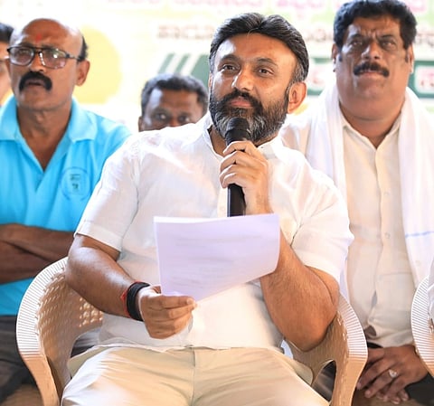 ಸಭೆಯಲ್ಲಿ‌ ಮಾತನಾಡುತ್ತಿರುವ ಸಂಸದ ಡಾ ಕೆ.ಸುಧಾಕರ್.