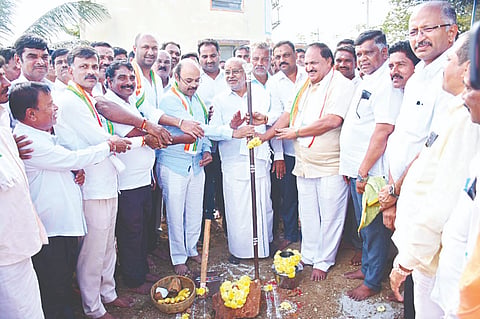 ಚಾಮುಂಡೇಶ್ವರಿ ಕ್ಷೇತ್ರದ ವಿವಿಧ ಗ್ರಾಮದ ಅಭಿವೃದ್ಧಿ ಕಾಮಗಾರಿಗಳಿಗೆ ಜಿ.ಟಿ.ದೇವೇಗೌಡ, ಡಾ.ಯತೀಂದ್ರ ಸಿದ್ದರಾಮಯ್ಯ ಚಾಲನೆ ನೀಡಿದರು. ಕೆ. ಮರೀಗೌಡ, ರಾಕೇಶ್ ಪಾಪಣ್ಣ, ಜಿ.ಕೆ.ಬಸವಣ್ಣ, ಬಿ.ಗುರುಸ್ವಾಮಿ, ರಾಮಲಿಂಗಾಚಾರಿ, ಕೆ.ಎನ್.ವಿಜಯ್, ಪ್ರದೀಪ್‌ಕುಮಾರ್, ನಾಗರಾಜ್, ನಾಗೇಂದ್ರ ಇತರರು ಇದ್ದರು.