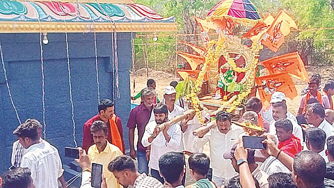 ಹನಗೋಡು ಹೋಬಳಿಯ ರಾಮೇನಹಳ್ಳಿಯಲ್ಲಿ ಶ್ರೀ ಓಂಕಾರೇಶ್ವರ ಸ್ವಾಮಿ ರಥೋತ್ಸವ ವಿಜೃಂಭಣೆಯಿಂದ ನಡೆಯಿತು.