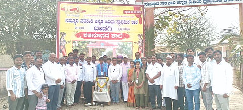 ಬಾಡಗಿ ಸರ್ಕಾರಿ ಪ್ರಾಥಮಿಕ ಶಾಲೆ ನೂರು ವರ್ಷ ಪೂರೈಸಿದ ಹಿನ್ನೆಲೆಯಲ್ಲಿ ಸರಸ್ವತಿ ದೇವಿಗೆ ಪೂಜೆ ಸಲ್ಲಿಸಲಾಯಿತು. ರಾಮಣ್ಣ ಹುನ್ನೂರ, ಆರತಿ ಕಾಂಬಳೆ, ಸುರೇಶ ಹುನ್ನೂರ ಇತರರಿದ್ದರು.