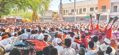 ಬಿಳ್ಳೂರ ಗ್ರಾಮದ ಲಿಂ.ರಾಜಯೋಗಿ ಗುರುಬಸವ ಮಹಾಶಿವಯೋಗಿ ಜಾತ್ರೆ ನಿಮಿತ್ತ ವಿಜೃಂಭಣೆಯಿಂದ ರಥೋತ್ಸವ ಜರುಗಿತು.