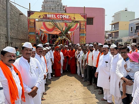 ಅಥಣಿ ಗಚ್ಚಿನಮಠದದಲ್ಲಿ ಅಡ್ಡಪಲ್ಲಕ್ಕಿ ಉತ್ಸವ ಕಾರ್ಯಕ್ರಮದಲ್ಲಿ ಶಿವಬಸವ ಸ್ವಾಮೀಜಿ, ಮಲ್ಲಿಕಾರ್ಜುನ ಸ್ವಾಮೀಜಿ, ಮಲ್ಲಿಕಾರ್ಜುನ ದೇವರು, ಬಸವಕಿರಣ ಸ್ವಾಮೀಜಿ ಇತರರಿದ್ದರು.