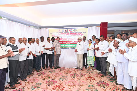  ಬೋರಗಾಂವನಲ್ಲಿ ಹಮ್ಮಿಕೊಂಡಿದ್ದ ಆರೋಗ್ಯ ತಪಾಸಣಾ ಉಚಿತ ಶಿಬಿರಕ್ಕೆ ಉತ್ತಮ ಪಾಟೀಲ ಚಾಲನೆ ನೀಡಿದರು. ಅಭಿನಂದನ ಪಾಟೀಲ, ದಿಗಂಬರ ಕಾಂಬಳೆ, ಅಶೋಕ ಬಂಕಾಪುರೆ, ಆರ್.ಟಿ.ಚೌಗುಲಾ ಇತರರಿದ್ದರು.