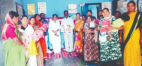 ಸಿಂಧನೂರು ತಾಲೂಕಿನ ಜವಳಗೇರಾ ಅಮೃತ ನಗರದ ಅಂಗನವಾಡಿ ಕೇಂದ್ರದಲ್ಲಿ ಗುರುವಾರ ಪೌಷ್ಟಿಕ ಆಹಾರ ಸಪ್ತಾಹ ಜಾಗೃತಿ ಕಾರ್ಯಕ್ರಮ ನಡೆಯಿತು.