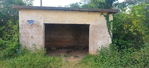 ಪ್ರಯಾಣಿಕರ ತಂಗುದಾಣ Bus stop