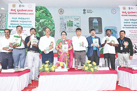 ಕೇಂದ್ರ ರೇಷ್ಮೆ ಮಂಡಳಿ, ಕೇಂದ್ರ ರೇಷ್ಮೆ ಸಂಶೋಧನೆ ಮತ್ತು ತರಬೇತಿ ಸಂಸ್ಥೆ, ರೇಷ್ಮೆ ಇಲಾಖೆಯಿಂದ ನಗರದಲ್ಲಿ ಆಯೋಜಿಸಿದ್ದ ರೇಷ್ಮೆ ಕೃಷಿ ಮೇಳ-2026ರಲ್ಲಿ ವಿವಿಧ ಉತ್ಪನ್ನಗಳನ್ನು ಬಿಡುಗಡೆ ಮಾಡಲಾಯಿತು. ಪಿ.ಎಸ್.ಗಿರೀಶ್,  ಡಾ.ಗಿರಿಧರ್ ಪರ್ವತಂ, ಡಾ.ಪಿ.ದೀಪಾ, ವೈ.ಟಿ.ತಿಮ್ಮಯ್ಯ, ಬಿ.ಎಸ್.ನಂಜುಂಡಸ್ವಾಮಿ ಇತರರು ಇದ್ದರು.