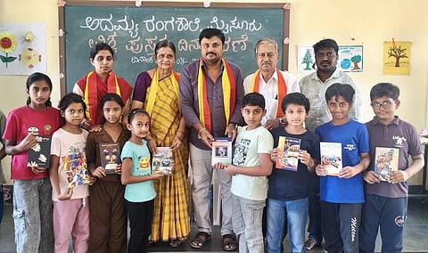 ಅದಮ್ಯ ರಂಗಶಾಲೆಯ ವತಿಯಿಂದ ವಿ.ಕೆ. ಪಬ್ಲಿಕ್ ಸ್ಕೂಲ್‌ನಲ್ಲಿ ಆಯೋಜಿಸಿದ್ದ ವಿಶ್ವ ಪುಸ್ತಕ ದಿನಾಚರಣೆಯಲ್ಲಿ ಮಕ್ಕಳಿಗೆ ಸಾಹಿತ್ಯ ಪುಸ್ತಕಗಳನ್ನು ಉಚಿತವಾಗಿ ವಿತರಿಸಲಾಯಿತು. ಲೇಖಕಿ ಯಶೋಧಾ ರಾಮಕೃಷ್ಣ, ರಂಗಶಾಲೆಯ ಗೌರವ ಕಾರ್ಯದರ್ಶಿ ಟಿ. ಸತೀಶ್ ಜವರೇಗೌಡ, ಮುಖ್ಯ ಶಿಕ್ಷಕಿ ಮೆಹರಿನ್ ತಾಜ್, ನಿವೃತ್ತ ಇಂಜಿನಿಯರ್ ರಾಮಕೃಷ್ಣ, ಯುವಕವಿ ಜಿ. ರವೀಂದ್ರ ಕುಮಾರ್ ಉಪಸ್ಥಿತರಿದ್ದರು.