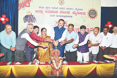 ಜಿಲ್ಲಾ ಇತಿಹಾಸ ವೇದಿಕೆ ವತಿಯಿಂದ ನಗರದ ಮಹಾರಾಜ ಸರ್ಕಾರಿ ಪದವಿ ಪೂರ್ವ ಕಾಲೇಜಿನಲ್ಲಿ  ಆಯೋಜಿಸಿದ್ದ ‘ಇತಿಹಾಸ ಸಂಭ್ರಮ-3’ ಕಾರ್ಯಕ್ರಮ