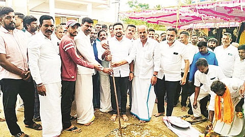1.80 ಕೋಟಿ ರೂ. ವೆಚ್ಚದಲ್ಲಿ ವಿವಿಧ ಅಭಿವೃದ್ಧಿ ಕಾಮಗಾರಿಗಳಿಗೆ ಶಾಸಕ ದರ್ಶನ್ ಧ್ರುವನಾರಾಯಣ ಭೂಮಿ ಪೂಜೆ ನೆರವೇರಿಸಿದರು. 