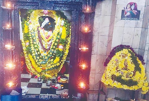ಹನುಮದ್ ವ್ರತ ಆಚರಣೆ ಮಹೋತ್ಸವವದ ಅಂಗವಾಗಿ ಶ್ರೀ ಸೀತಾರಾಮಾಂಜನೇಯಸ್ವಾಮಿ ದೇಗುಲದಲ್ಲಿ ಹನುಮನಿಗೆ ವಿಶೇಷ ಪೂಜೆ ನೆರವೇರಿಸಲಾಯಿತು. 