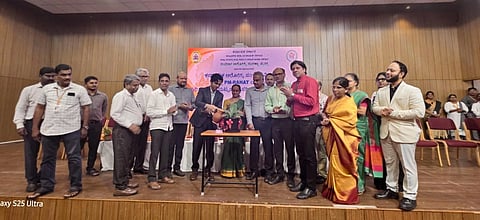 ಬೆಳಗಾವಿಯಲ್ಲಿ ಏರ್ಪಡಿಸಿದ್ದ ಕಾರ್ಯಾಗಾರವನ್ನು ಮೊಹಮ್ಮದ್ ರೋಷನ್ ಉದ್ಘಾಟಿಸಿದರು. ಡಾ.ಗೀತಾ ಕಾಂಬಳೆ, ಡಾ.ಪರಿಮಳಾ ಮರೂರ, ಡಾ.ಪ್ರಶಾಂತ ಹೊತ್ತಿಗಿಮಠ, ಶಬ್ಮನ್ ಹವಾಲ್ದಾರ, ಡಾ.ವಿನಯ ದಾಸ್ತಿಕೊಪ್ಪ, ಬಸವರಾಜ ರಾಯಗೋಳ, ಇತರರಿದ್ದರು.