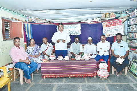ಸುದ್ದಿಗೋಷ್ಠಿಯಲ್ಲಿ ಮಹಾಂತೇಶ ತಾವಂಶಿ ಮಾತನಾಡಿದರು. ಜಯಾನಂದ ಮಾದರ ಇತರರಿದ್ದರು.