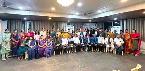 ಹಾಸನ ನಗರದ ಖಾಸಗಿ ಹೋಟೆಲ್ ಸಭಾಂಗಣದಲ್ಲಿ ಆಯೋಜಿಸಿದ್ದ ಕಾರ್ಯಕ್ರಮದಲ್ಲಿ ಸಾಧಕ ವೈದ್ಯರಿಗೆ ‘ಹಾಸನ್ ಮೆಡಿಕಲ್ ಐಕಾನ್ ಅವಾರ್ಡ್ 2026’ನೀಡಿ ಗೌರವಿಸಲಾಯಿತು.