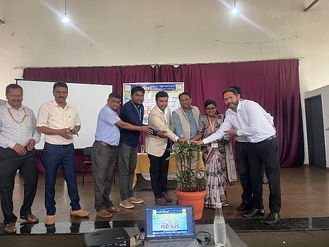 ಬೆಳಗಾವಿ ನಗರದಲ್ಲಿ ಶನಿವಾರ ಹಮ್ಮಿಕೊಂಡಿದ್ದ ವಿದ್ಯಾರ್ಥಿಗಳಿಗೆ ಅಭಿಪ್ರೇರಣಾ ಕಾರ್ಯಾಗಾರವನ್ನು ಗಣ್ಯರು ಉದ್ಘಾಟಿಸಿದರು. ಅಖಿಲಕುಮಾರ ಹಲಗತ್ತಿ, ಆಂಜನೇಯ ರ್.ಕೆ., ಪ್ರವೀಣ ಪಾಟೀಲ, ಭುವನ ಹಿರೇಮಠ, ಶಿವಶಂಕರ ಹಿರೇಮಠ ಇತರರಿದ್ದರು.