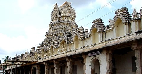  ಮೇಲುಕೋಟೆ ಶ್ರೀ ಚೆಲುವನಾರಾಯಣಸ್ವಾಮಿ ದೇವಾಲಯದ ಹೊರ ನೋಟ 