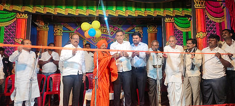 ಮುಗಳಿಹಾಳ ಗ್ರಾಮದಲ್ಲಿ ಹಮ್ಮಿಕೊಂಡಿದ್ದ ನಾಟಕ ಪ್ರದರ್ಶನವನ್ನು ವಿರೂಪಾ ಮಾಮನಿ ಉದ್ಘಾಟಿಸಿದರು. ಗೋಪಾಲಗೌಡ ಗಂಗರೆಡ್ಡಿ, ಮಹಾದೇವ ಯಡ್ರಾವಿ, ಈರಣ್ಣ ಚಂದರಗಿ ಇತರರಿದ್ದರು.