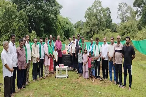 ಸಾಗರ ತಾಲೂಕಿನ ವಡ್ನಾಲ ಗ್ರಾಮದ ಗಣಪತಿಯಪ್ಪ ಅವರ ಸ್ಮಾರಕದ ಬಳಿ ಆಯೋಜಿಸಿದ್ದ ಅವರ 102ನೇ ಜನ್ಮದಿನಾಚರಣೆಯಲ್ಲಿ ಜಿನೇಶ್‌ಕುಮಾರ್, ಡಾ. ರಾಜು, ಎಂ.ಬಿ.ಮಂಜಪ್ಪ, ಉಮೇಶ್, ಪರಮೇಶ್ವರ, ಜಯಲಕ್ಷ್ಮೀ ಇತರರಿದ್ದರು.