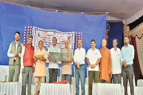 ಸಾಗರದಲ್ಲಿ ಆಯೋಜಿಸಿದ್ದ ತಾಲೂಕು ಮಟ್ಟದ 7ನೇ ಇತಿಹಾಸ ಸಮ್ಮೇಳನವನ್ನು ಡಾ. ಅಮರೇಶ್ ಯತಗಲ್ ಅವರು ಹಸ್ತಪ್ರತಿ ಮತ್ತು ಓಲೆಗರಿಗಳನ್ನು ತೆರೆಯುವ ಮೂಲಕ ಉದ್ಘಾಟಿಸಿದರು. ಡಾ. ಕೆಳದಿ ವೆಂಕಟೇಶ್ ಜೋಯ್ಸ, ಡಾ. ಕೆ.ಪ್ರಭಾಕರ ರಾವ್, ಡಾ. ಪ್ರಸನ್ನ, ವಿ.ಟಿ.ಸ್ವಾಮಿ ಇತರರಿದ್ದರು.