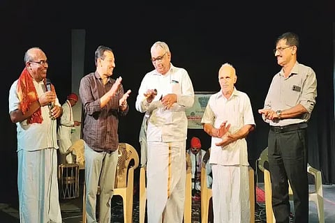 ಸಾಗರದಲ್ಲಿ ಸರಣಿ ತಾಳಮದ್ದಳೆ ಕಾರ್ಯಕ್ರಮವನ್ನು ಕಲಾಪೋಷಕ ಸುಬ್ಬರಾವ್ ಕಟ್ಟಿನಕೆರೆ ಉದ್ಘಾಟಿಸಿದರು. ಎಲ್.ಎಂ.ಹೆಗಡೆ, ಸುಬ್ರಾಯ ಹೆಗಡೆ, ರಮೇಶ್ ಹೆಗಡೆ ಇತರರಿದ್ದರು.