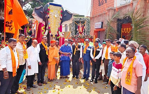 ಆಂಜನೇಯಸ್ವಾಮಿ ಉತ್ಸವದ ಮೆರವಣಿಗೆಗೆ ಚಾಲನೆ