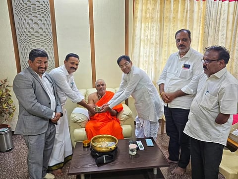 Haveri, Kaginele Swamiji, Kaginele Circle, Statue, 