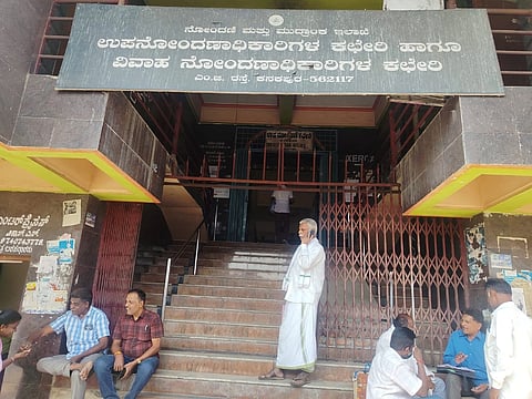 ಕನಕಪುರ ಸಬ್​ರಿಜಿಸ್ಟರ್​ ಕಚೇರಿ.