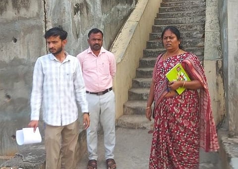 ಕನಕಪುರ ತಾಲೂಕು ಹೊಸಕೋಟೆ ಮುರಾರ್ಜಿ ವಸತಿ ಶಾಲೆಗೆ ದಿಶಾ ಕಮಿಟಿ ಸದಸ್ಯೆ ಶೋಭಾ ಮತ್ತು ಅಲ್ಲಿನ ಮೇಲ್ವಿಚಾರಕರು ಭೆಟಿ ನೀಡಿದರು.