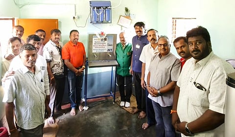 ನೆಲಮಂಗಲ ತಾಲೂಕಿನ ಯಲಚಗೆರೆ ಗ್ರಾಮದ ಸರ್ಕಾರಿ ಹಿರಿಯ ಪ್ರಾಥಮಿಕ ಶಾಲೆಯಲ್ಲಿ ರೋಟರಿ ಸಂಸ್ಥೆ ವತಿಯಿಂದ ಶುದ್ಧ ಕುಡಿಯುವ ನೀರಿನ ಯಂತ್ರವನ್ನು ವಿತರಿಸಲಾಯಿತು. ರೋಟರಿ ನೆಲಮಂಗಲದ ಖಜಾಂಚಿ ಎಸ್​.ಗಂಗರಾಜು, ನಿರ್ದೇಶಕರಾದ ರಾಜಶೇಖರ್​, ರುದ್ರೇಗೌಡ , ದೊಡ್ಡನರಸಿಂಹಯ್ಯ ಇತರರು ಇದ್ದರು. 