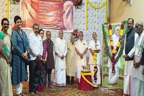 ಸಾಗರದಲ್ಲಿ ಆಯೋಜಿಸಿದ್ದ ಬನ್ನಂಜೆ ಗೋವಿಂದಾಚಾರ್ಯ ವಿಶ್ವ ನಮನ-95 ಕಾರ್ಯಕ್ರಮದಲ್ಲಿ ಉಮಾಕಾಂತ ಭಟ್ಟ, ಮಲ್ಲೇಪುರಂ ಜಿ. ವೆಂಕಟೇಶ್, ಡಾ. ವೀಣಾ ಬನ್ನಂಜೆ, ಡಾ. ಜಿ.ಎಸ್.ಭಟ್, ಸೌಮ್ಯಾ ಅರುಣ ಇತರರಿದ್ದರು.