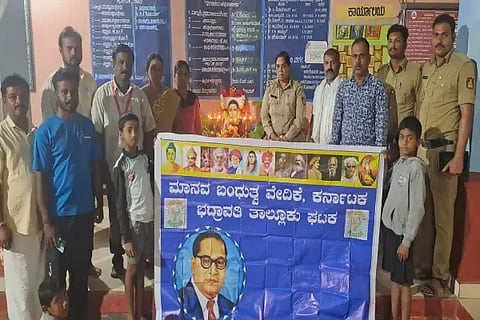 ಹೊಳೆಹೊನ್ನೂರು ಸಮೀಪದ ಕಲ್ಲಿಹಾಳ್ ಎಸ್ಸಿ-ಎಸ್ಟಿ ವಿದ್ಯಾರ್ಥಿ ನಿಲಯದಲ್ಲಿ ಆಯೋಜಿಸಿದ್ದ ಸಾವಿತ್ರಿಬಾಯಿ ಫುಲೆ ಜಯಂತಿ ಕಾರ್ಯಕ್ರಮದಲ್ಲಿ ಎಸ್‌ಐ ಶಾಂತಲಾ, ಆರ್.ಸಂದೀಪ್, ಕೆ.ರಂಗನಾಥ, ಶಶಿಕುಮಾರ್ ಇತರರಿದ್ದರು.