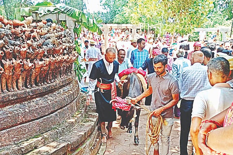 ಬೇತು ಗ್ರಾಮದ ಮಕ್ಕಿ ಶ್ರೀ ಶಾಸ್ತಾವು ದೇವರ ವಾರ್ಷಿಕ ಎಡಮ್ಯಾರು ವಾರ್ಷಿಕ ಉತ್ಸವದಲ್ಲಿ ಎತ್ತೇರಾಟ.  