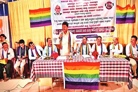 ಶಿಕಾರಿಪುರದಲ್ಲಿ ಆಯೋಜಿಸಿದ್ದ ಆರೋಗ್ಯ ತಪಾಸಣಾ ಶಿಬಿರದಲ್ಲಿ ಲೋಕಸಭಾ ಸದಸ್ಯ ಬಿ.ವೈ.ರಾಘವೇಂದ್ರ ಮಾತನಾಡಿದರು. ಡಾ. ಬಿ.ಡಿ.ಭೂಕಾಂತ್, ಪಿ.ಪರಮೇಶ್ವರಪ್ಪ, ಡಿ.ಎಲ್.ಬಸವರಾಜ್ ಇತರರಿದ್ದರು.