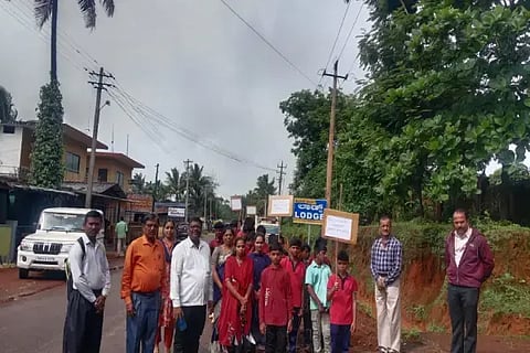 ತುಮರಿ ಸರ್ಕಾರಿ ಶಾಲೆ ಆವರಣದಲ್ಲಿ ಏರ್ಪಡಿಸಿದ್ದ ಮತದಾರರ ಜಾಗೃತಿ ಜಾಥಾದಲ್ಲಿ ಸಿ.ಸದಾನಂದ ಸ್ವಾಮಿ, ವಿ.ಟಿ.ಸ್ವಾಮಿ, ಅರುಣ್ ಮತ್ತಿತರರು ಪಾಲ್ಗೊಂಡಿದ್ದರು.