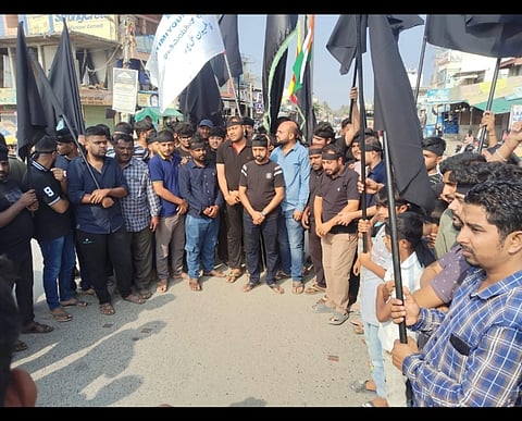 ಗೌರಿಬಿದನೂರು ತಾಲೂಕಿನ ಅಲೀಪುರದಲ್ಲಿ ಖಮೇನಿ ಹತ್ಯೆ ಖಂಡಿಸಿ ಪ್ರತಿಭಟಿಸಲಾಯಿತು.