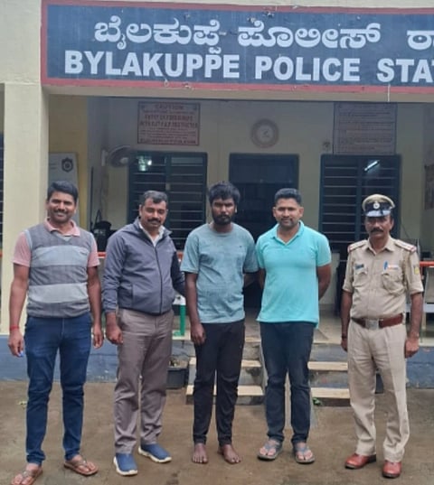  ರವಿ, ಮುದ್ದುರಾಜ್, ಕುಮಾರಸ್ವಾಮಿ, ಪ್ರಸನ್ನ, ಆರೋಪಿ ಕೆ ಮೋಹನ್, ಇದ್ದರು
