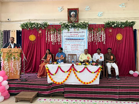 ನಗರದ ಕೆಎಲ್‌ಇ ಸಂಸ್ಥೆಯ ಜಿಎ ಪಿಯು ಕಾಲೇಜಿನಲ್ಲಿ ಬುಧವಾರ ಕಾಲೇಜು ಒಕ್ಕೂಟ ಹಾಗೂ ಎನ್‌ಎಸ್‌ಎಸ್ ಚಟುವಟಿಕೆಗಳ ಸಮಾರೋಪ ಕಾರ್ಯಕ್ರಮದಲ್ಲಿ  ಬಸವರಾಜ ಹೆಗ್ಗನಾಯಿಕ ಮಾತನಾಡಿದರು. ಡಿ.ಎಸ್.ಪವಾರ, ಸಿ.ಪಿ.ದೇವರುಷಿ, ಸೋಮು ಮಡಿವಾಳರ, ದಿವ್ಯಾ ಪಾಲಭಾವಿ ಇತರರಿದ್ದರು.